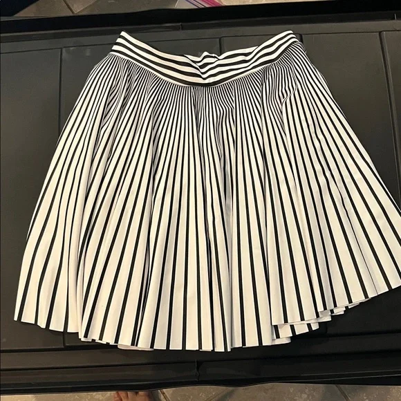 Blackmilk Henchman Cheerleader Skirt - Picture 3 of 3